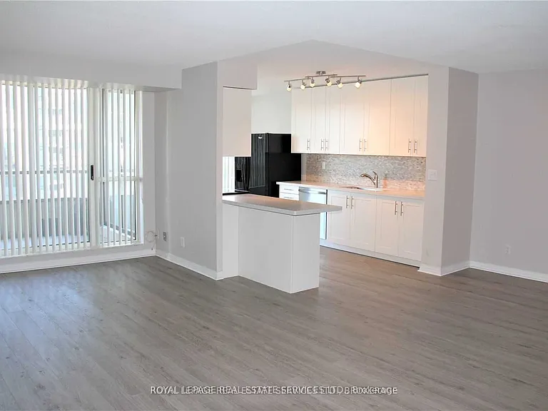 1 Aberfoyle Cres #1109 — Photo 12