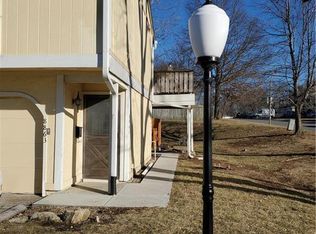 8863 Carriage Rd, Lenexa, KS 66215