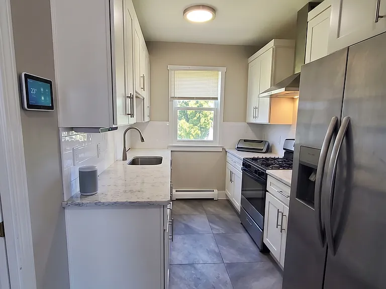 645 Bachelor Ave — Photo 7