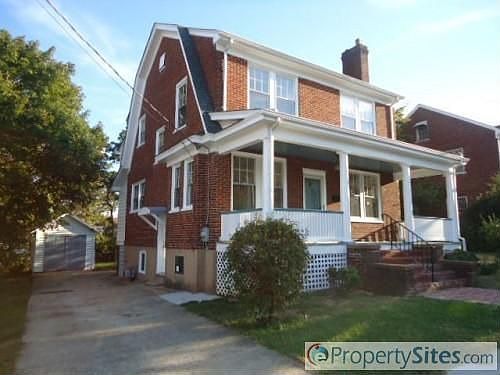 2nd image of 2216 Park Pl