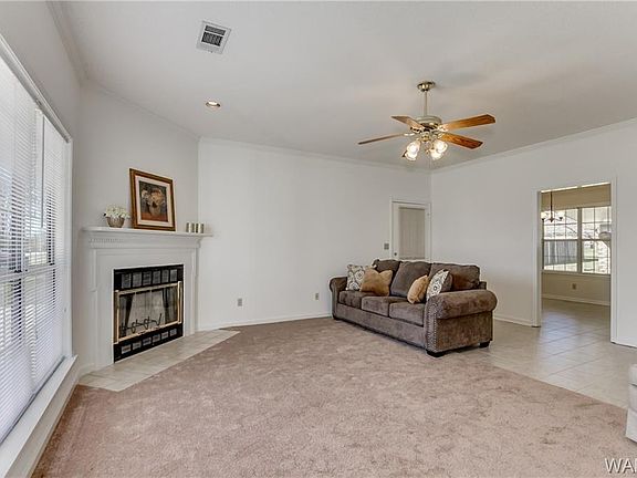 3rd image of 3952 Cypress St