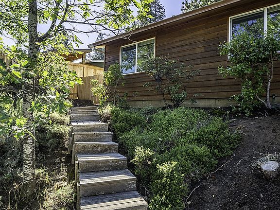 2nd image of 1426 Woodland Dr