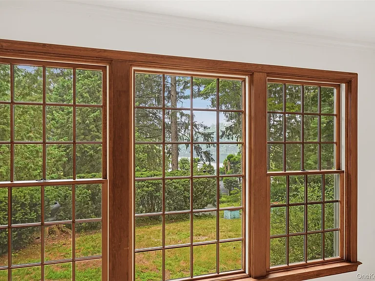 84 Pound Ridge Rd — Photo 4