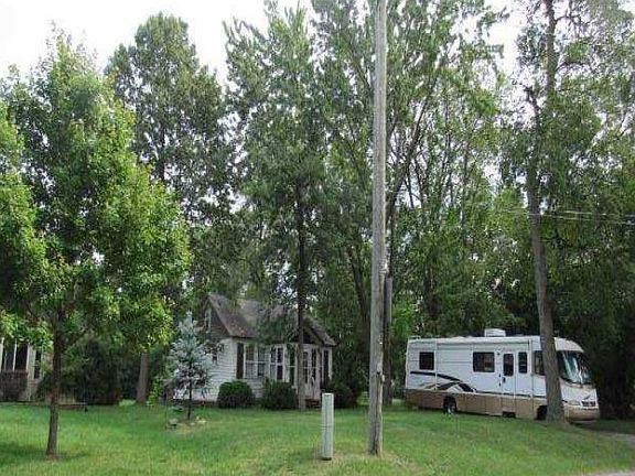 5th image of 10166 Laurel St