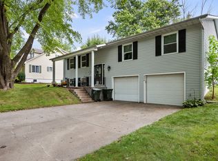 456 Oakwood Pl, Geneseo, IL 61254