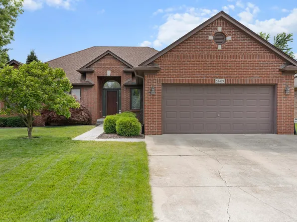 53439 Meadow Creek Dr, New Baltimore, MI 48047