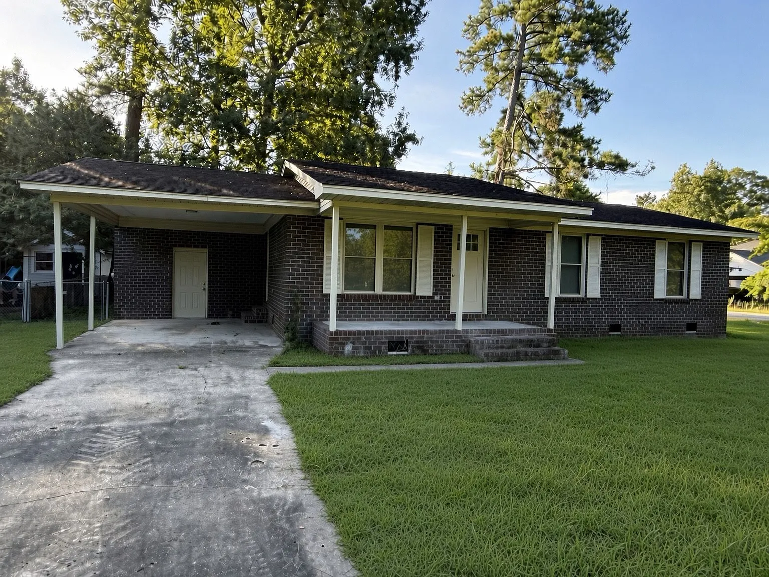 3 bed, 1.0 bath, 1100 sqft, $1,850 — Photo 1