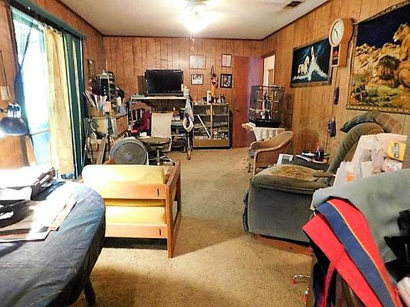 3rd image of 170 Hillcrest Cir