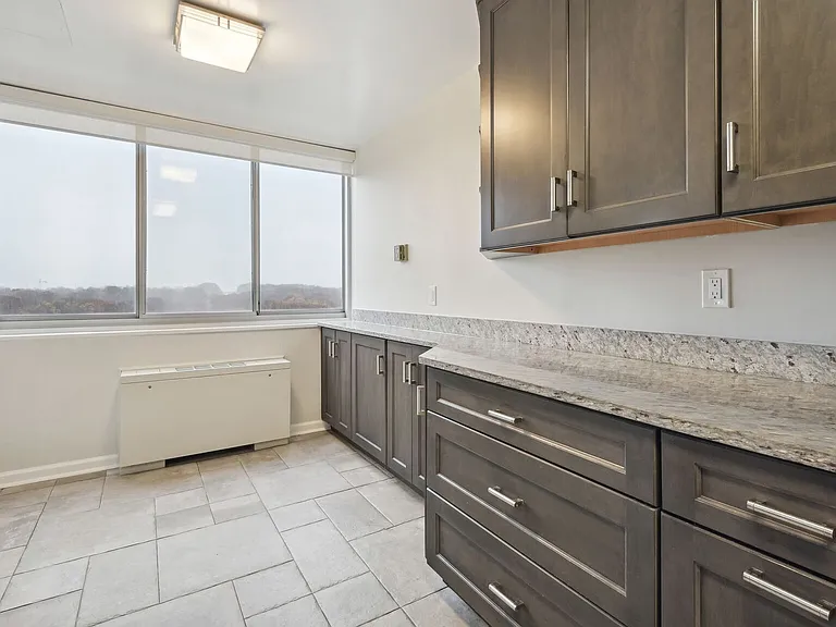 10401 Grosvenor Pl #1624 — Photo 9