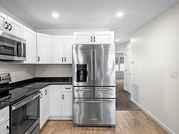 4th image of 27 Ocean Walk Dr #105