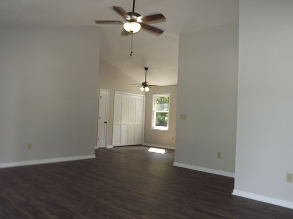 3rd image of 18 Wooddale Ct