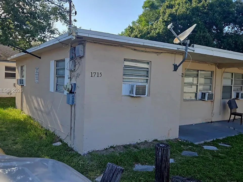 1715 NW 8th Ct #1