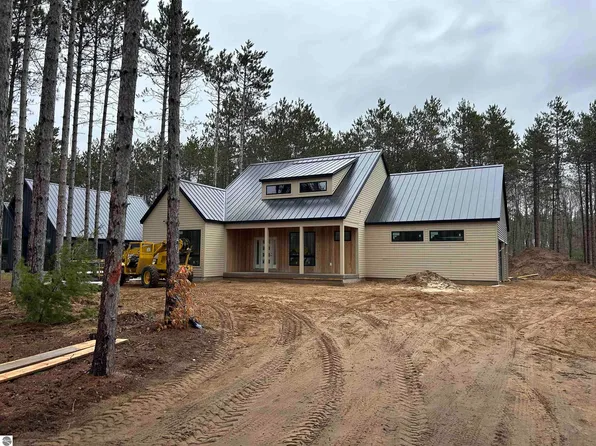 1890 Cascade Trl, Traverse City, MI 49685