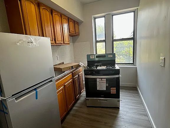 4th image of 21 E 21st St #C2