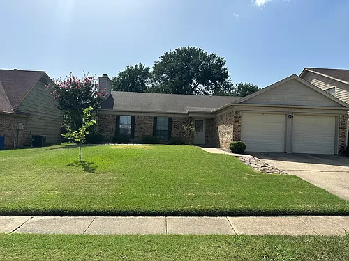 2207 McDowell Dr Photo 1