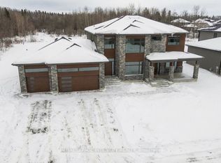 671 Ballycastle Cres, Ottawa, ON K1X0A3