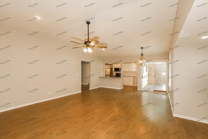 9802 England Dr — Photo 4