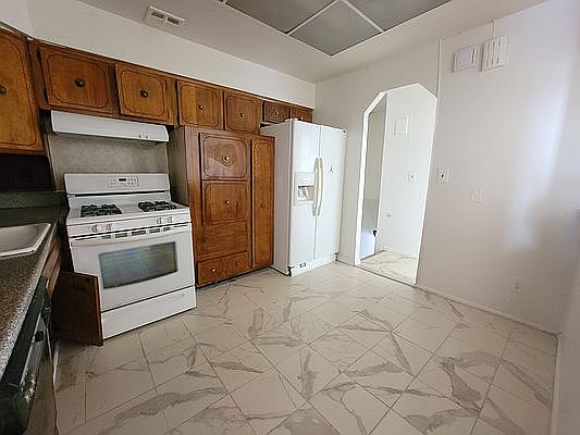 5th image of 946 E 85th St #3