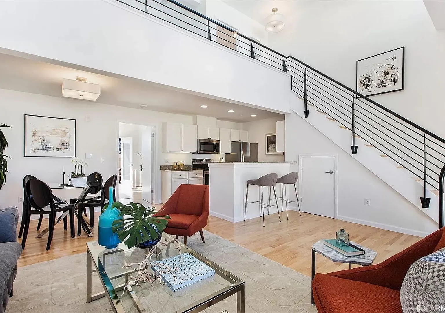 Top Floor Condo Available Now!! — Photo 1