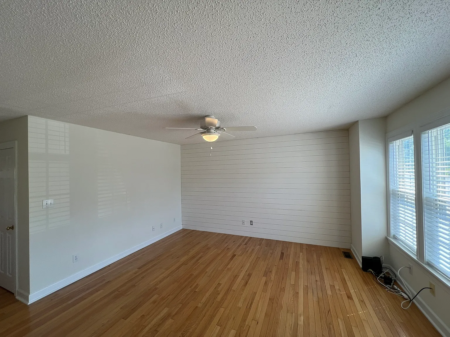 2 bed, 2.5 bath, 989 sqft, $1,700 — Photo 2