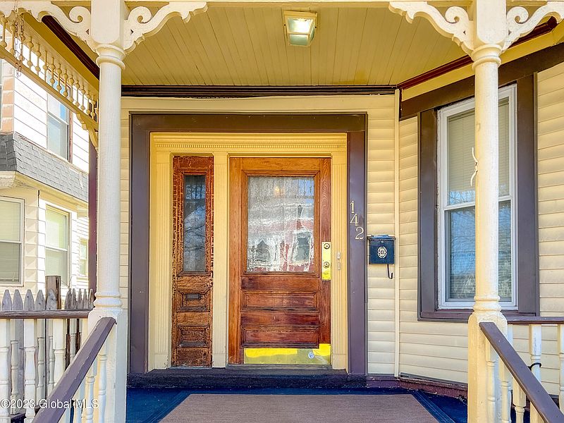 3rd image of 142 5th Avenue