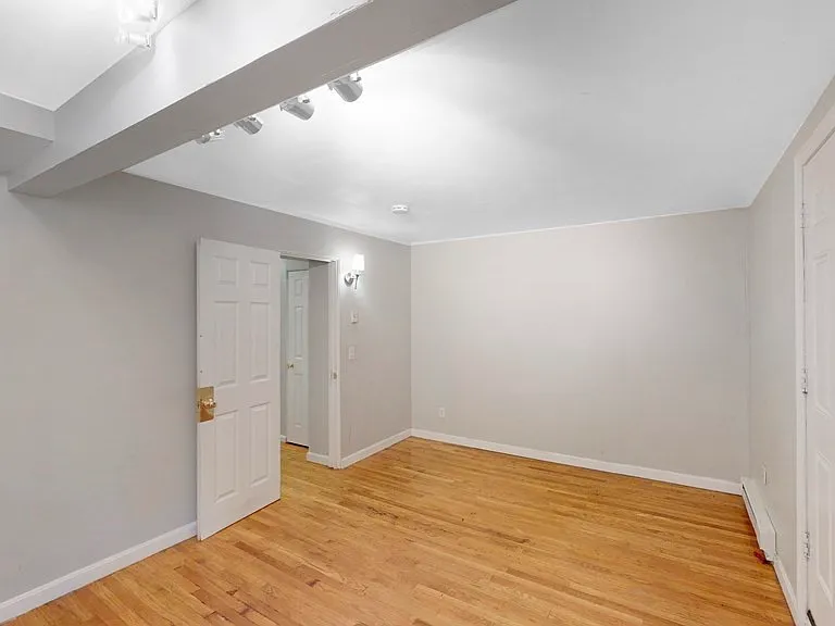 2 Moreland St #1 — Photo 18