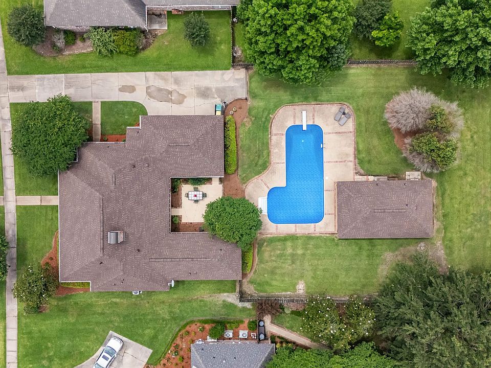 1st image of 2391 Saint Andrews Ave