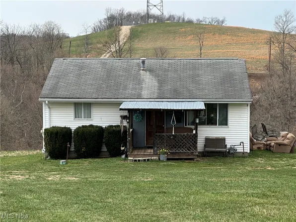 55484 Robin Dr, Somerton, OH 43713