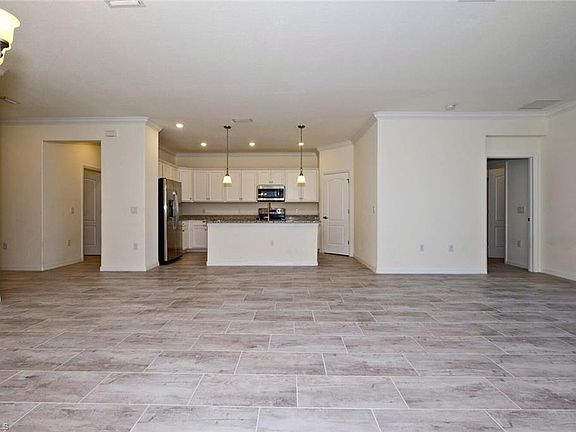 5th image of 10697 Essex Square Blvd