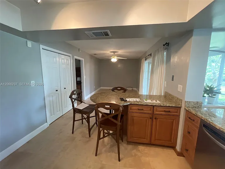 9301 SW 54th St — Photo 3