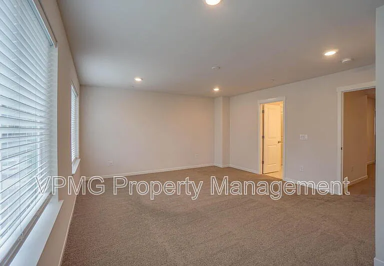 6921 NE 16th Ave — Photo 32