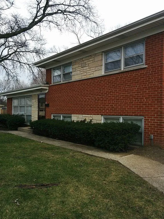 312 Sunset Dr — Photo 2