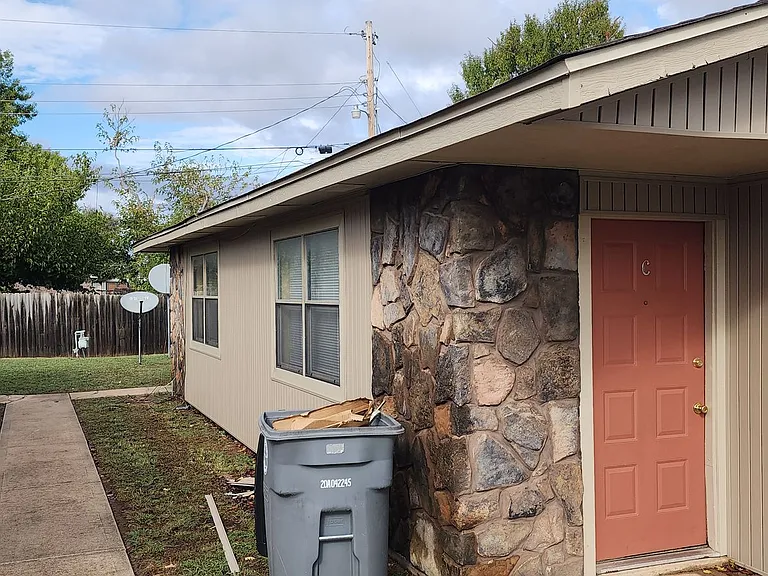 6107 NW Elm Ave #C — Photo 2