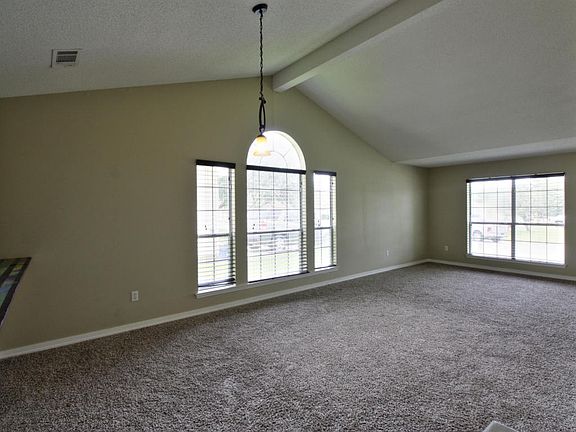 3rd image of 16205 Saddle Dr
