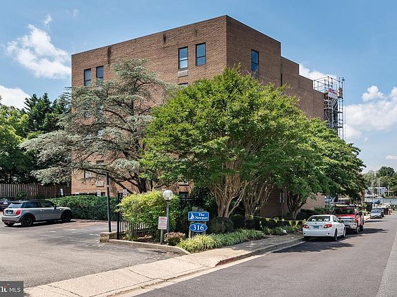 3rd image of 316 Burnside St APT 405