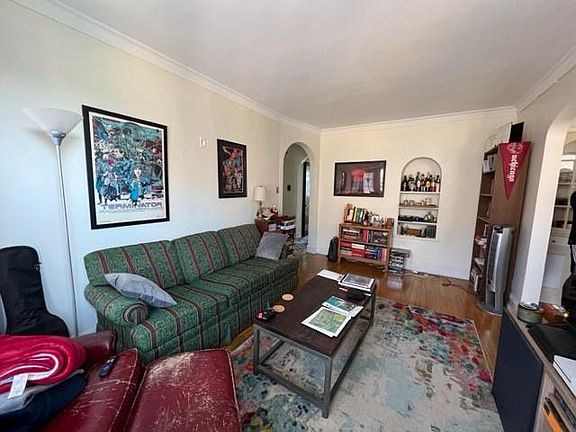 4th image of 4717 N Winchester Ave #A
