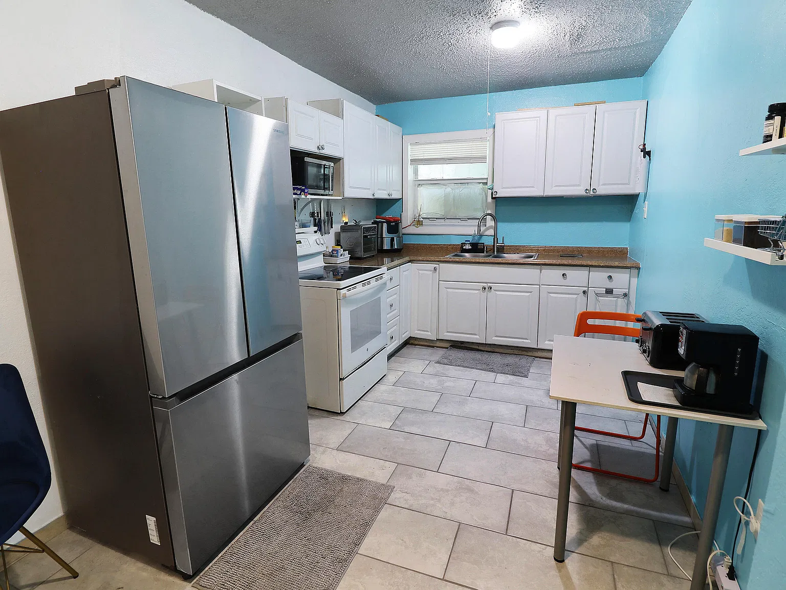 2 bed, 1.0 bath, 964 sqft, $2,400 — Photo 2
