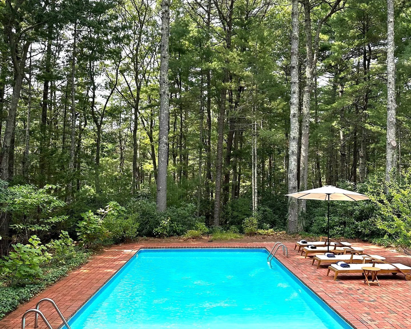 Prime EH SAG location w Tennis and Pool — Photo 2