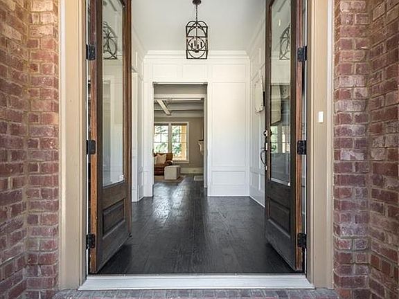 3rd image of 483 McGinnis Way