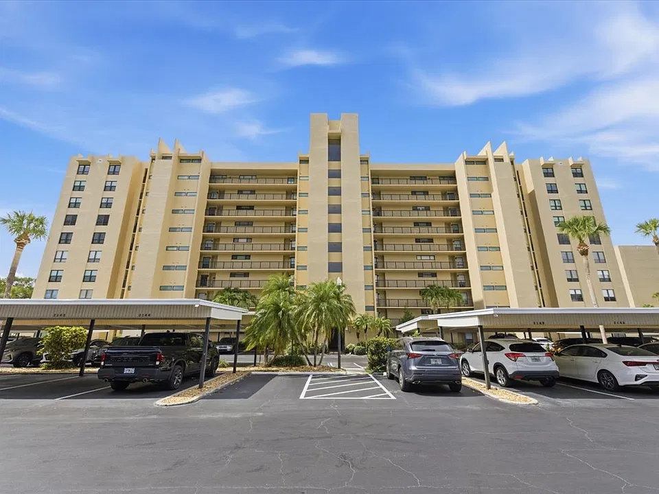 2621 Cove Cay Dr #302