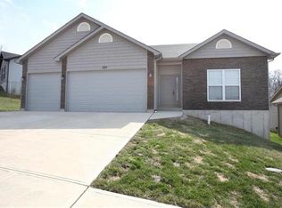 220 Chadwyck Cir, Herculaneum, MO 63048
