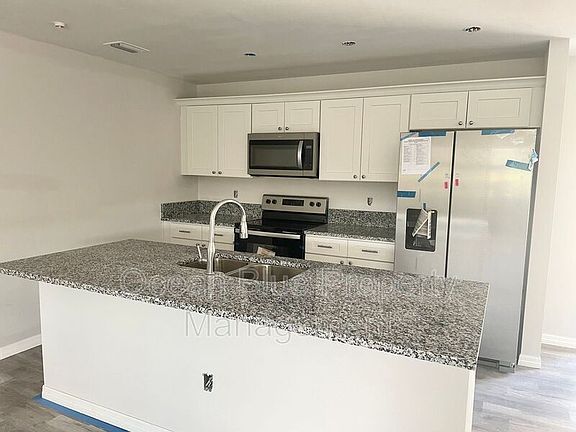 3rd image of 2771 Royal Palm Ave APT 102