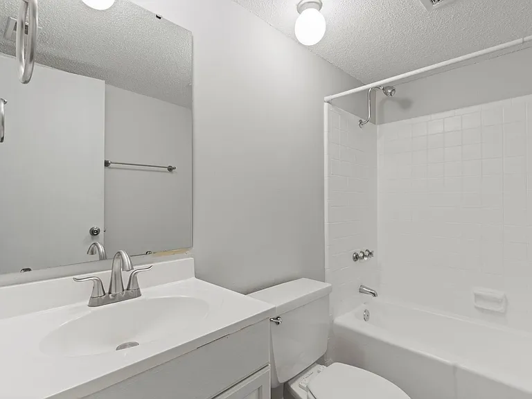 Hickory Ridge Apartments — Photo 19