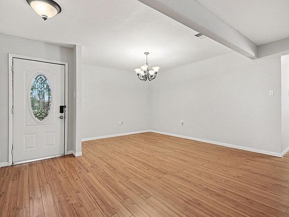 3rd image of 16207 Havenhurst Dr