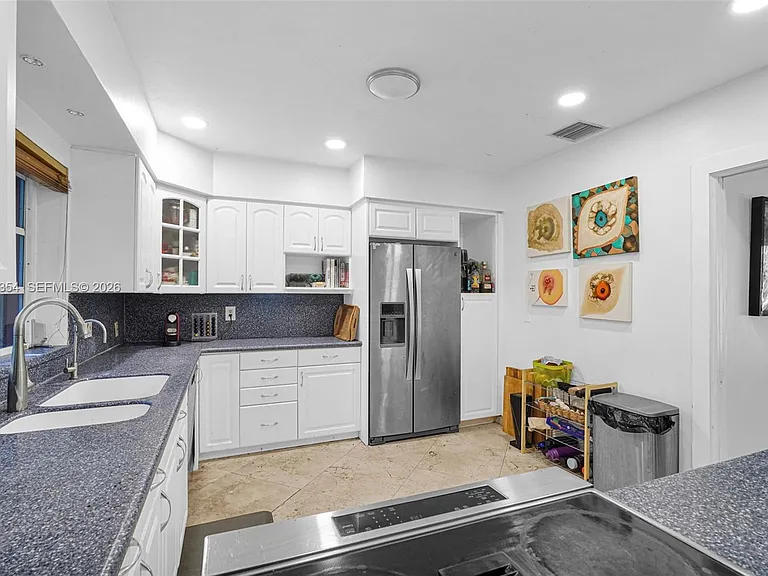 9325 NE 5th Ave — Photo 39