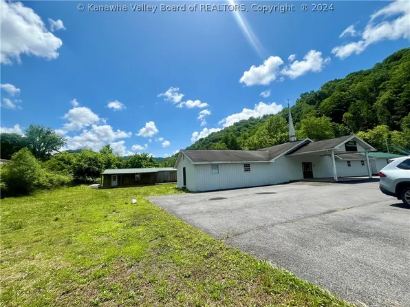 790 Old River Rd, Madison, WV 25130
