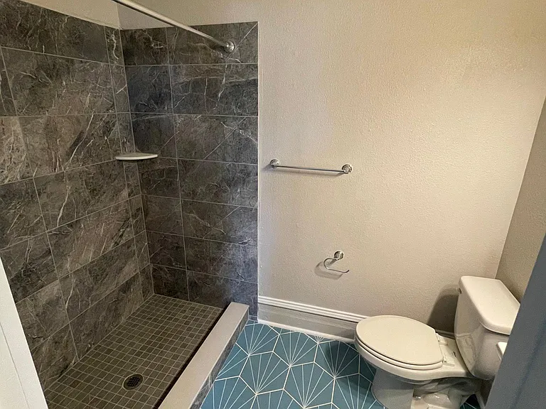 1410 W Oak St #2 — Photo 5