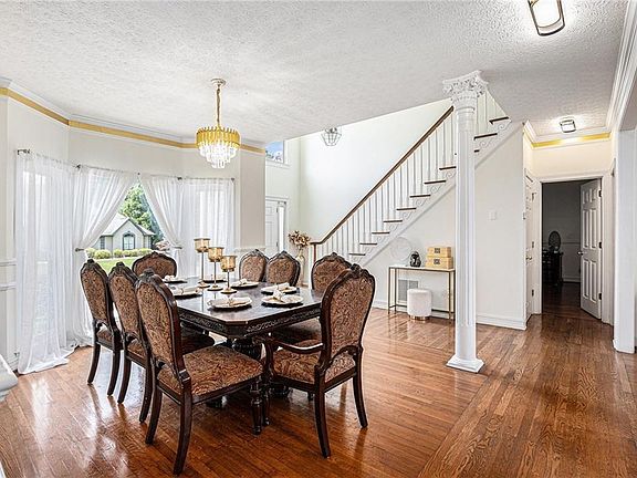 5th image of 280 Northcrest Dr