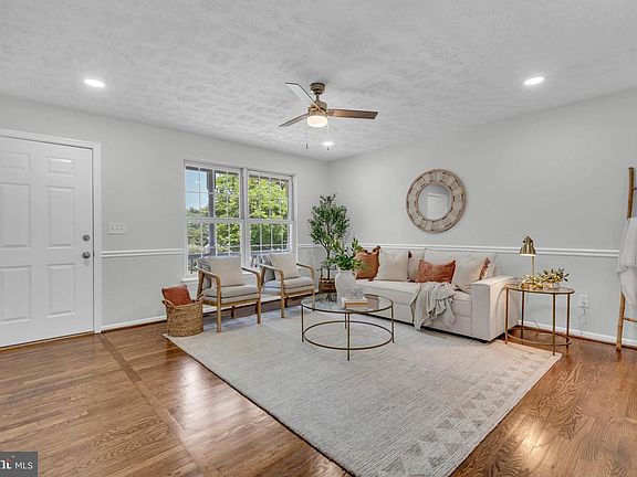 4th image of 625 Sandy Ridge Dr
