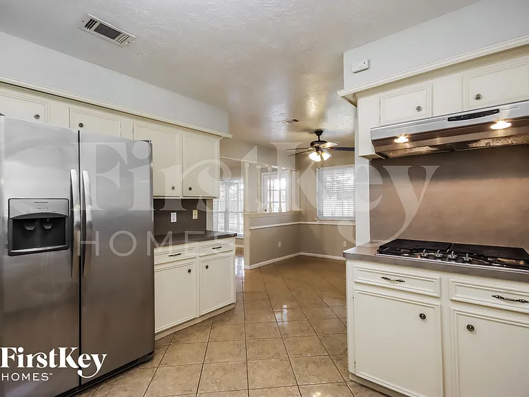 26715 Westwood Dr — Photo 7